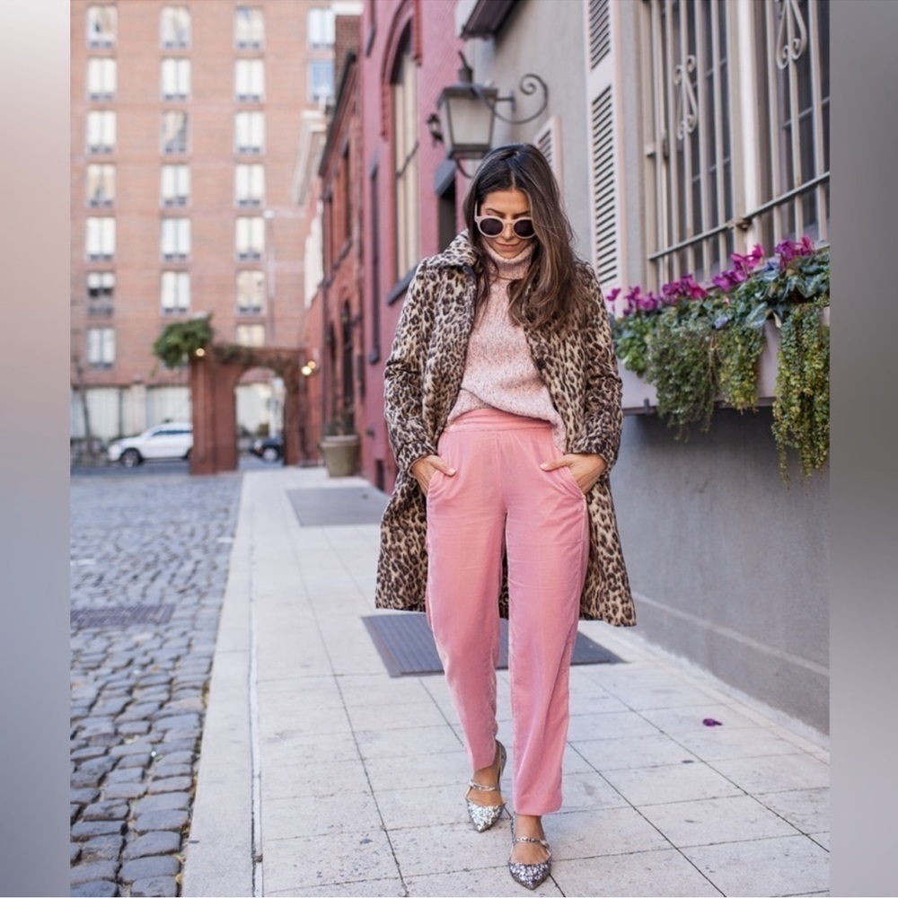 NWOT soft pink relaxed high waisted medium trousers